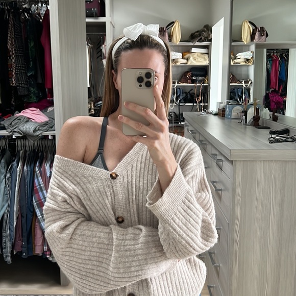 Light beige soft oversized cardigan with buttons - Picture 4 of 7